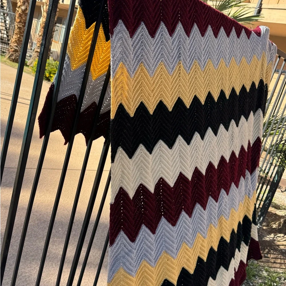 Crocket Patterned Blanket